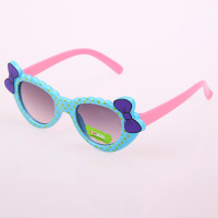 宝宝太阳镜儿童墨镜户外防紫外线女孩小童婴幼儿户外个性潮流时尚 湖蓝框粉腿(点点结款)