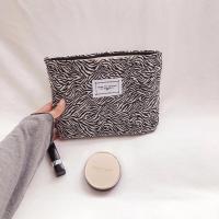 新款洗漱包潮流豹纹化妆包ins收纳包大容量手拿包旅行化妆袋布包 细斑马纹
