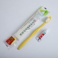宾馆一次性洗漱用品 牙刷牙膏二合一套装 民宿客房专用牙具批发 彩膜空心牙具 50套