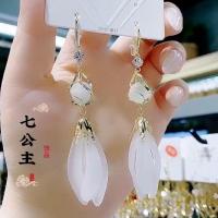 2021新款防过敏挂钩耳环时尚猫眼珠珠花瓣流苏耳环气质百搭超仙款 金色猫眼花瓣