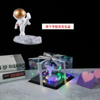 创意宇航员摆件装饰品生日礼物男有意义实用特别送女朋友闺蜜毕业 宇航员手机支架踢腿-金色 单个装