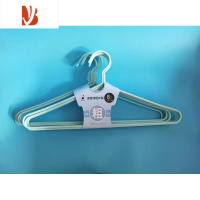 三维工匠新款浸塑加粗加宽衣架家用成人钢材防滑外套西装衣挂晾衣撑