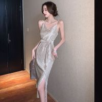 权小威 2022年新款时尚韩版气质显瘦性感露背光面压褶长款吊带连衣裙开叉收腰系带礼裙