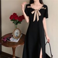 权小威 2022年可盐可甜法式复古木耳边方领连衣裙女夏新款开叉桔梗小众