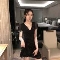 权小威 法式复古山本桔梗赫本心机亮片v领性感很仙法国小众连衣裙夏