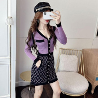 权小威 2022秋冬新性感V领显胸针织连衣裙小香风拼色修身气质包臀短裙女