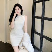 权小威 纯欲风甜辣妹初恋系奶甜约会短裙无袖修身包臀连衣裙夏季2023新款