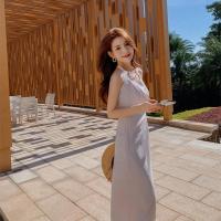 权小威 挂脖连衣裙女夏2023新款设计感小众茶歇法式不规则开叉裙