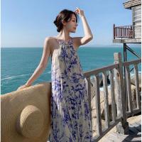 权小威 2023夏季宽松荷叶边大摆抽褶长裙青花瓷挂脖连衣裙度假沙滩裙