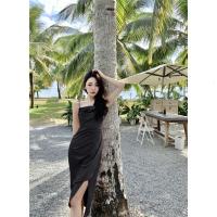 权小威 夏季新款吊带连衣裙女纯色高级气质开叉褶皱显瘦吊带裙