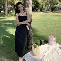 权小威 斜肩带吊带裙黑色连衣裙款设计感收腰显瘦2023新款裙子