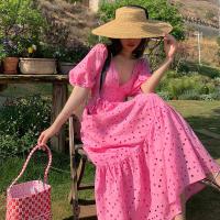 权小威 夏装新款复古镂空刺绣短袖淡雅气质连衣裙深V泡泡袖甜美长裙