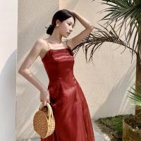 权小威 夏季缎面双层高级镭射中长裙红色吊带礼服敬酒服连衣裙