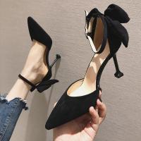 权小威 高跟鞋2023年新款网红尖头性感细跟法式少女黑色一字带抖音