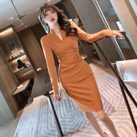 权小威 2023秋装越南女装气质褶皱遮肉包臀长袖连衣裙中长裙