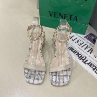 苏芈仙女风铆钉一字扣沙滩鞋女2021年夏季新款百搭细跟海边罗马鞋