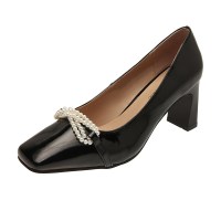 苏芈气质方头高跟鞋女2021春季新款百搭漆皮粗跟名媛小香风珍珠单鞋子