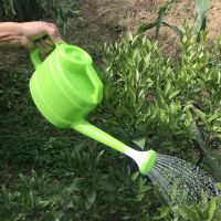 洒水壶大浇花壶浇水壶家用加厚塑料淋花壶长嘴喷水壶园艺浇花喷壶 有盖 绿壶 2.5升 肥料2包
