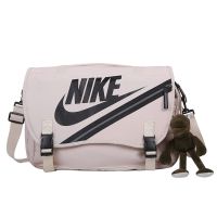 双肩包时尚潮流男女学生书包户外旅行情侣双肩包大容量电脑背包潮 白色 不加挂件