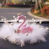 火烈鸟汽车内装饰品摆件车上创意个性女神款高档车载用品大全女 火烈鸟白色珍珠防滑垫白色