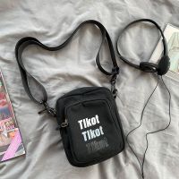 日系字母印花斜挎包男ins潮小包韩版潮流百搭单肩包男士帆布包女 黑色不带挂件