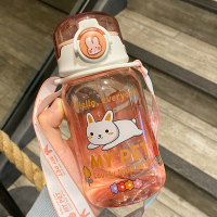 夏日儿童水杯大容量吸管塑料杯子女可爱幼儿园小学生便携背带水壶 粉色兔子550ml