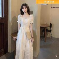 2021新款哺乳连衣裙夏季时尚泡泡袖方领哺乳衣外出辣妈款喂奶衣服 米白色 M