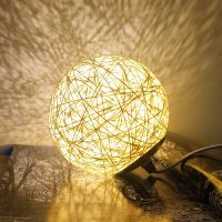 a创意ins台灯卧室床头小夜灯少女小灯月球儿童星空投影梦幻睡眠 15cm无底座【米黄】固定亮度_促销