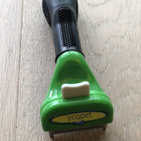 狗梳子 小型犬法斗柯基中型犬短狗毛金毛梳毛神器 宠物狗狗刮毛器 小号绿色短毛(适合猫博美小型犬)