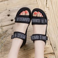 2021新款凉鞋女夏季舒适软底中年女士凉鞋休闲平底中老年妈妈鞋 6705灰色 35