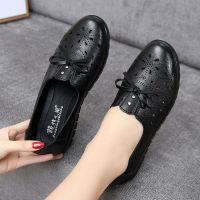 夏季女鞋中老年凉鞋女妈妈鞋镂空透气休闲皮鞋平底软底舒适老人鞋 黑色 35