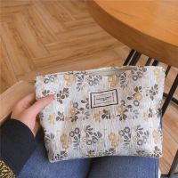 玫瑰压花复古时尚百搭手拿包化妆包洗漱包便携收纳袋大容量女