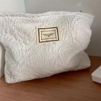 玫瑰压花复古时尚百搭手拿包化妆包洗漱包便携收纳袋大容量女|白色