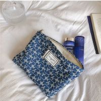 化妆包便携小众设计复古提花大容量精致时尚收纳袋手拿包|蓝色刺绣