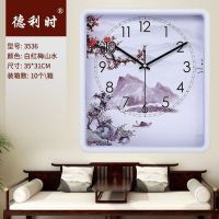德利时钟表精品静音挂钟创意简约时尚客厅卧室现代日历石英钟 白红梅山水 35cmx31cm