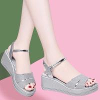 真皮妈妈坡跟凉鞋女中跟2021年新款夏季百搭厚底时尚凉鞋女 银色 35