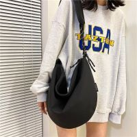 港风时尚百搭ins单肩斜挎包女大容量复古帆布包日系学生上课包 黑色