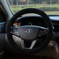 2020新款毛绒方向盘套卡通保暖可爱秋冬短毛绒把套女全车型通用款 黑色经典款 电动四轮车(34cm-36cm)