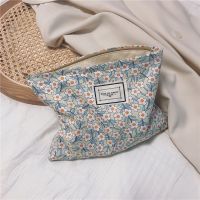 新款清新小碎花棉布化妆包拉链收纳袋大容量化妆品整理袋手拿包女 米色底小白花