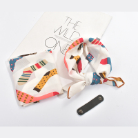 儿童围巾方巾多色宝宝丝巾男女孩童婴儿围脖领巾春秋薄款送皮扣 0659白色卡通袜 儿童款(送皮扣)