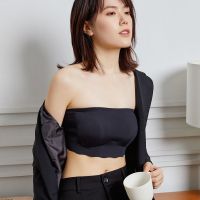 无肩带内衣女小胸聚拢专用无痕防滑隐形胸罩夏薄款冰丝抹胸式文胸 黑色 买家心得: 收藏送透明肩带+升级防滑