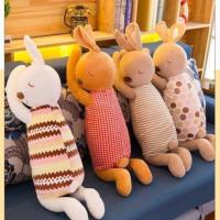 安抚兔子睡觉抱枕毛绒玩具公仔玩偶布娃娃可爱超萌韩国大号陪睡抱 卡其色兔子(条纹衣服) 65厘米(收藏送小挂件)