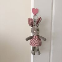 可爱穿裙兔子钥匙扣毛绒大脚兔公仔儿童节日礼物包挂件钥匙圈摆件 灰色 格子裙 兔子 全长约22cm