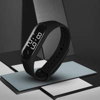 [走时精准]韩版卡通学生手表简约男女孩夜光手环儿童游泳防水表 普通款(黑) 套餐一:单表+幸运手绳