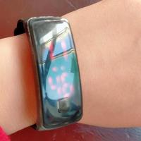 复古学院风简约少女气质森系文艺个性格子休闲小清新中学生石英表 普通款--黑色 单手表[20%用户选择]