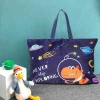 。牛津布手提袋幼儿园被褥衣服行李收纳袋学校儿童装被子入园收 橘色太空龙 中号 47*40cm[适合小枕头/轻薄衣物]