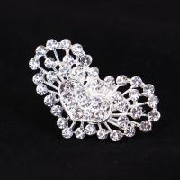 韩国热卖闪钻胸花戴上又漂亮又 实惠时尚衣饰 男女装 爱心胸花尺寸3.0*4.8cm