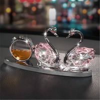 车内装饰车载用品香水香薰内饰座式水晶天鹅创意汽车摆件中控台女 银色款[粉色水晶双天鹅]