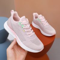 青年跑鞋女2021夏季新款轻便软底减震跑步鞋透气网面妈妈休闲鞋子