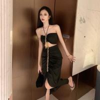 港风炸街暗黑系金色链条性感气质女神范挂脖褶皱露腰显瘦连衣裙子 黑色 S 80-95